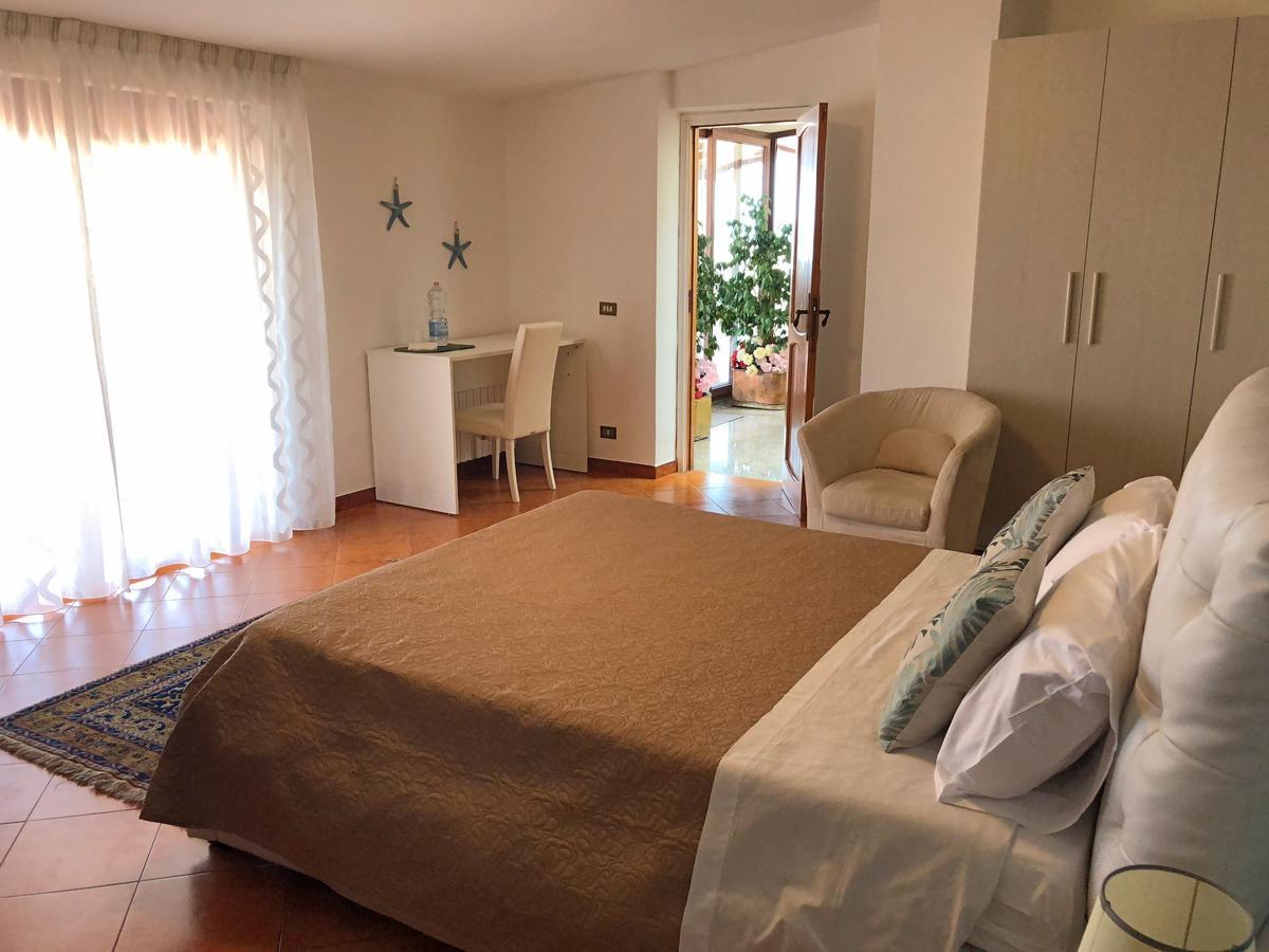 I Faraglioni Comfort Rooms Терразини Экстерьер фото